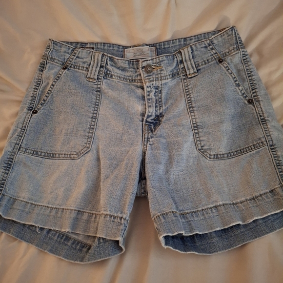 Levi's Blue Jean Shorts Classic Mid-Length - Picture 3 of 8